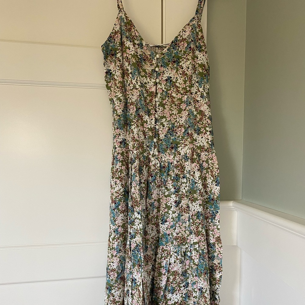 Cupshe button down floral midi dress. Size small. NWT